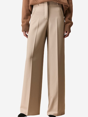 Il Lanificio Regular Pants in Beige: front