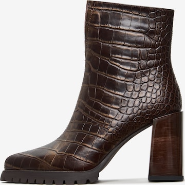 Bottines CESARE GASPARI en marron : devant