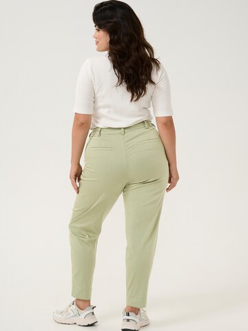 KAFFE CURVE Slimfit Kalhoty 'Leana' – zelená