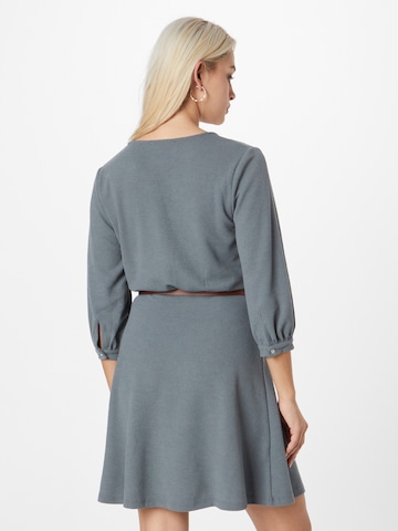 Robe 'Ilona' ABOUT YOU en gris