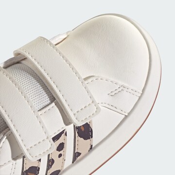 Baskets 'Grand Court 3.0' ADIDAS SPORTSWEAR en blanc