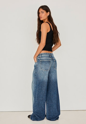 Wide leg Jeans de la Bershka pe albastru