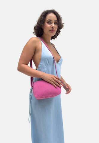 Fritzi aus Preußen Crossbody Tasche 'Jony Suede Jacky' in Pink: Vorderseite
