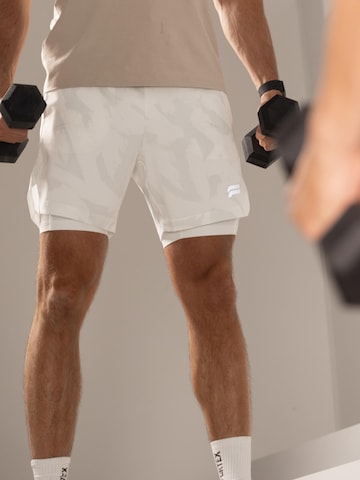 regular Pantaloni sportivi 'Active 2-in-1 Shorts' di Fortex Fitness in bianco