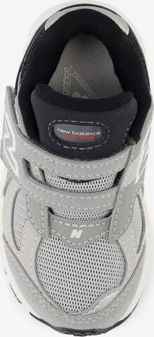 new balance Sneaker '2002' in Grau