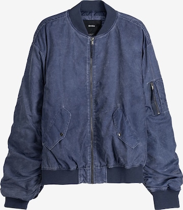 BershkaPrijelazna jakna - plava boja: prednji dio