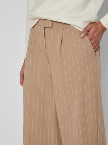 VILA - Pierna ancha Pantalón plisado 'Darka' en beige