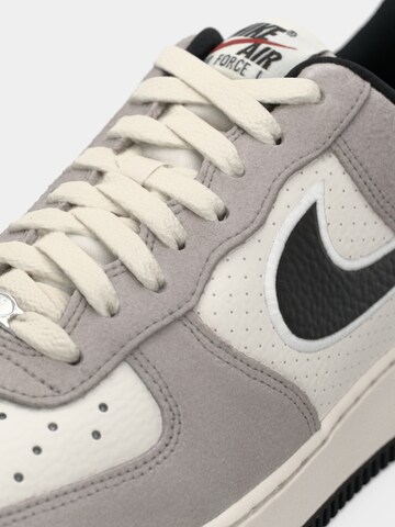 Baskets basses 'AIR FORCE 1 '07 LV8' Nike Sportswear en gris