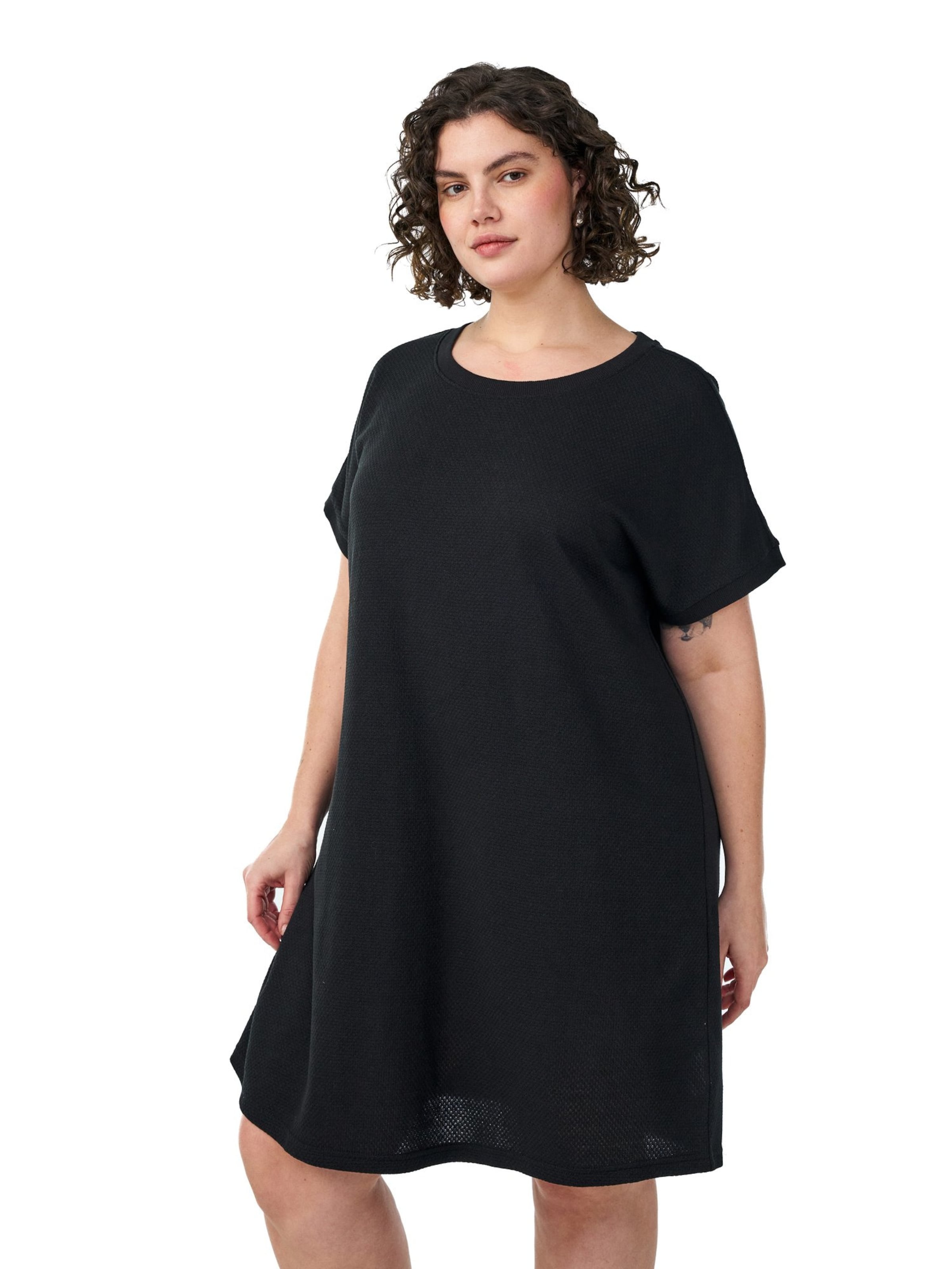 melns Zizzi Kleita 'Floli': no priekšpuses