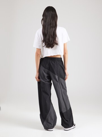 Baggy Pantaloni di Nike Sportswear in grigio