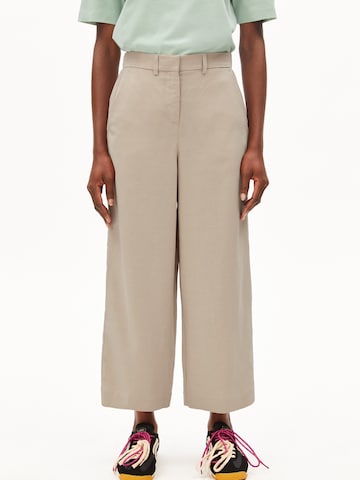 ARMEDANGELS Loosefit Broek in Beige: voorkant
