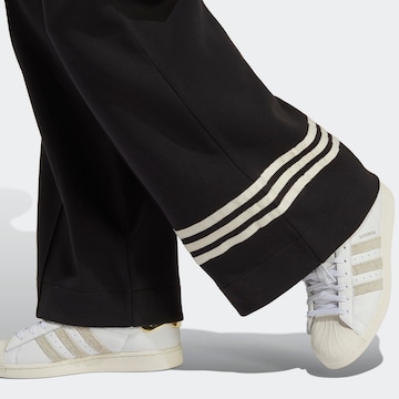 ADIDAS ORIGINALS Szeroka nogawka Spodnie 'Adicolor Neuclassics' w kolorze czarny