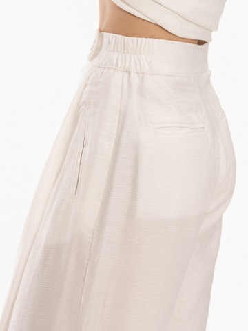 Loosefit Pantalon à pince 'Ringline' 4TAILORS en blanc