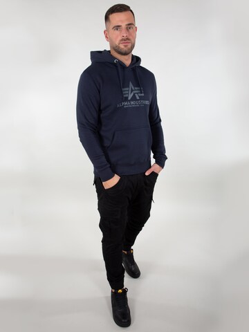 ALPHA INDUSTRIES Sweatshirt in Blauw