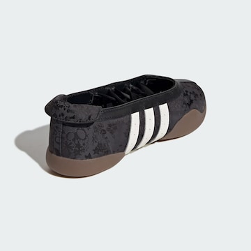 ADIDAS ORIGINALS Ballerina 'Taekwondo Mei' in Schwarz