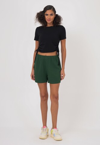 FRESHLIONS Regular Shorts in Grün
