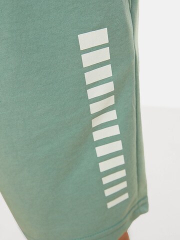 Trendyol Regular Shorts in Grün