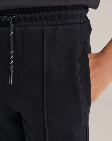 WE Fashion Tapered Trousers in Black