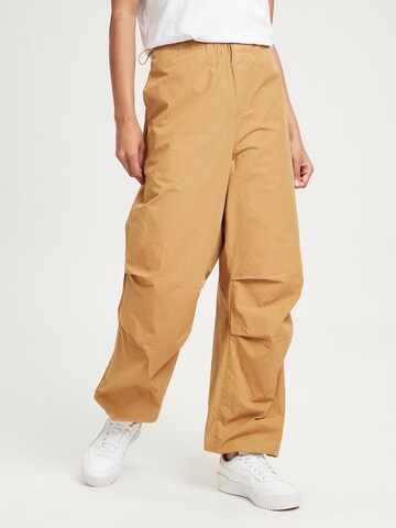 Cross Jeans Tapered Pants ' C 4807 ' in Brown: front