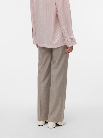 VERO MODA Regular Pleated Pants 'VMAYAR LYN' in Brown