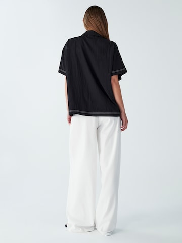 Willa Blouse 'Zimi' in Zwart: terug