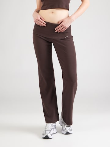 Evazați Pantaloni sport 'Ease' de la Aim'n pe maro: față
