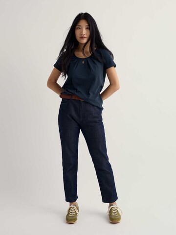 Tricou 'Appletree' de la Seasalt Cornwall pe albastru