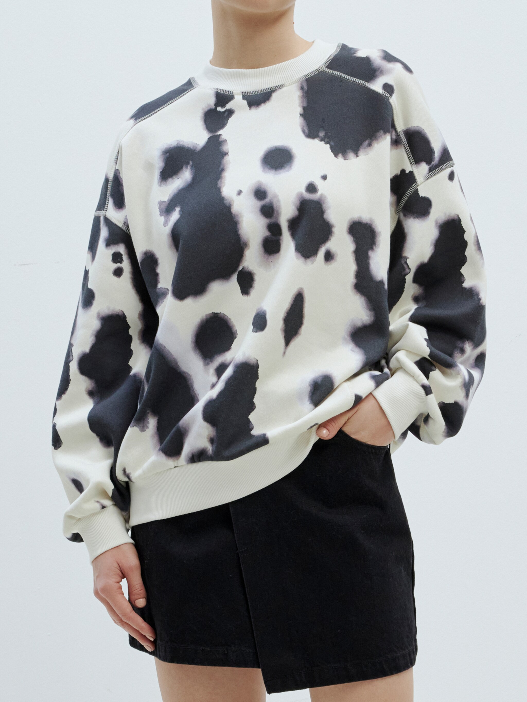 EDITED Sweatshirt 'Lana' schwarz