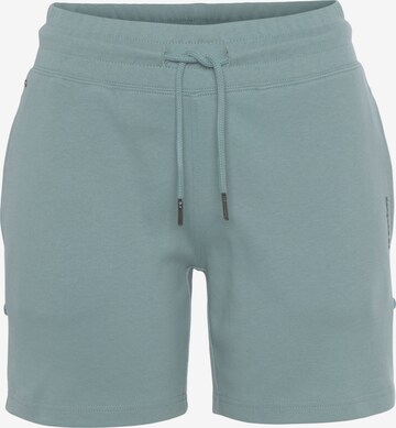 KangaROOS Regular Shorts in Grün: predná strana