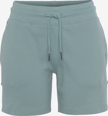 KangaROOS Regular Shorts in Grün: predná strana