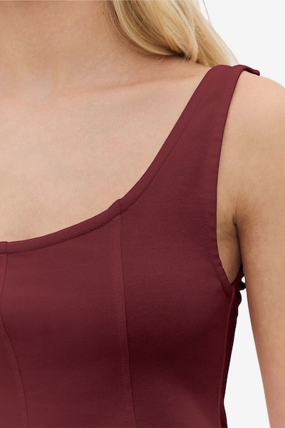 No Matter What Top in de kleur Bordeaux, Productweergave