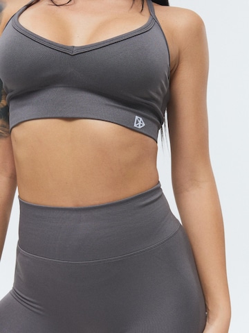 DRILLS Apparel - Bustier Sujetador deportivo 'FLXFLOW X Bra' en gris