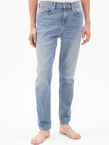 ARMEDANGELS Regular Jeans 'Aaro' in Blauw: voorkant