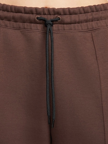 Nike Sportswear Tapered Pants 'Tch Flc' in Brown