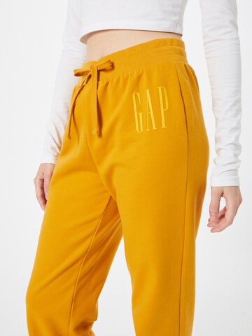 GAP regular Παντελόνι σε κίτρινο
