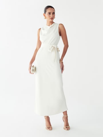 Rochie 'REANE' de la Willa pe alb