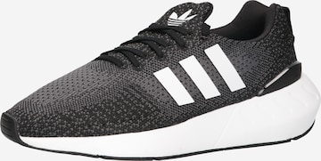 ADIDAS ORIGINALS Sneakers low 'Swift Run 22' i svart: forside