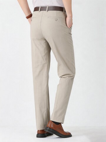 ALLTHEMEN Regular Pleat-Front Pants 'Stofffall' in Beige