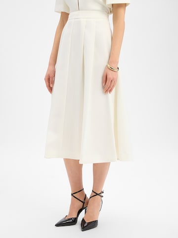 Marie Lund Skirt in White: front