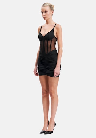 Robe de cocktail OW Collection en noir
