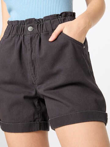 JDY Regular Shorts in Grau