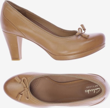 CLARKS High Heels & Pumps in 39 in Beige: front