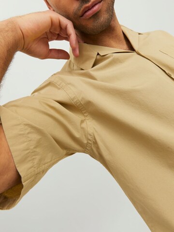 R.D.D. ROYAL DENIM DIVISION Regular fit Button Up Shirt in Beige