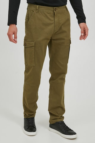 11 Project Regular Cargo Pants in Green: front