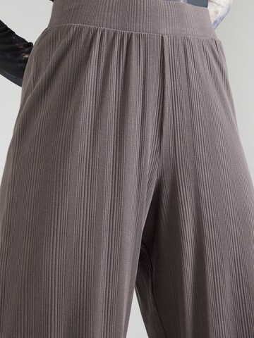 Wide leg Pantaloni 'Sofia' di STUDIO SELECT in grigio