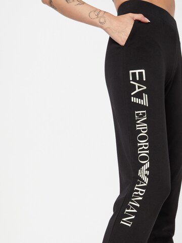 EA7 Emporio Armani Tapered Broek in Zwart