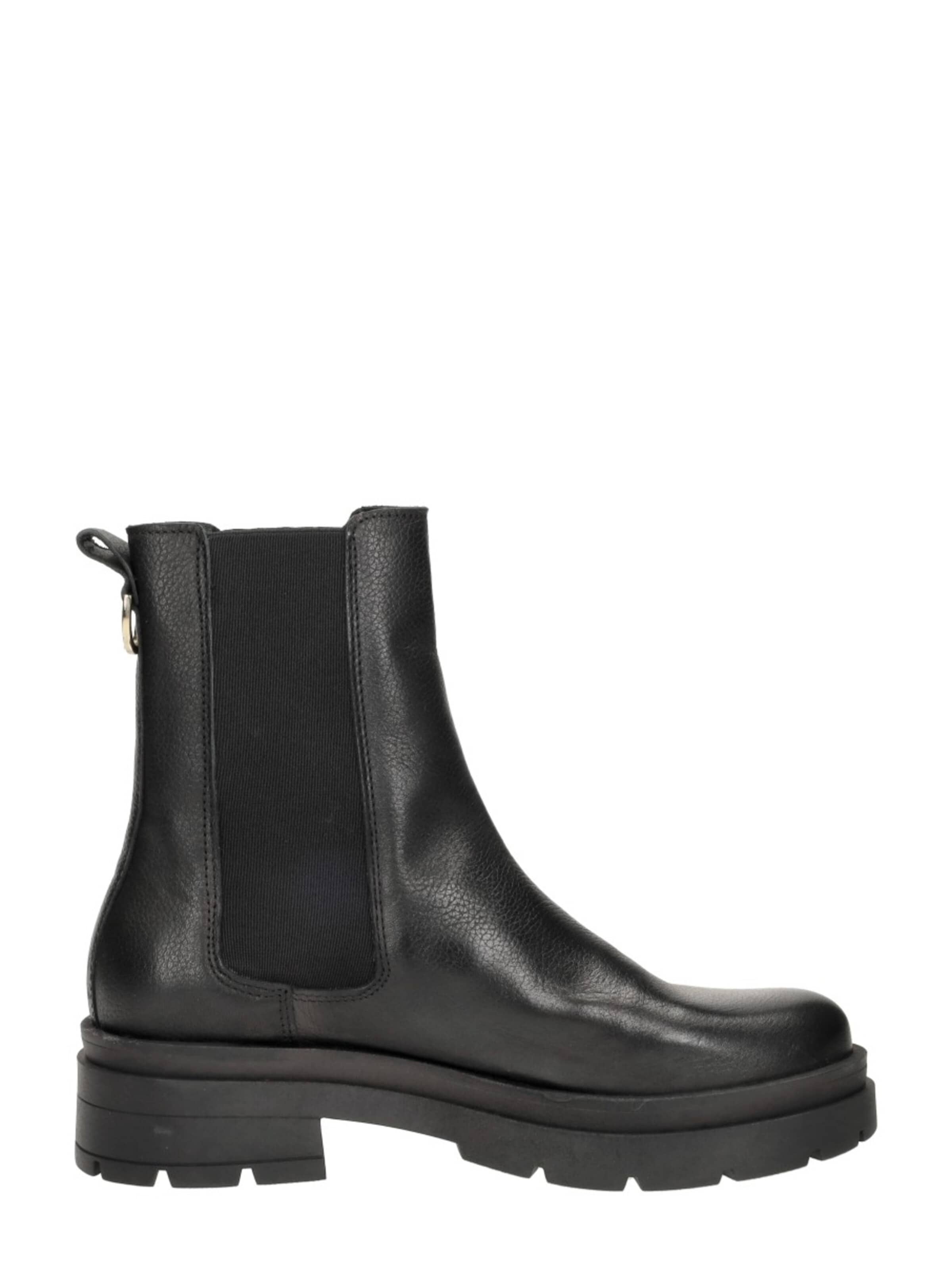 Red-Rag Chelsea Boots in Black