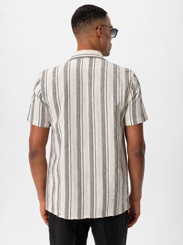 Coupe regular Chemise Antioch en beige