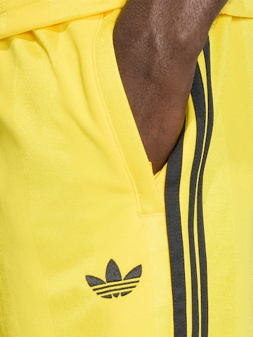 regular Pantaloni sportivi di ADIDAS in giallo
