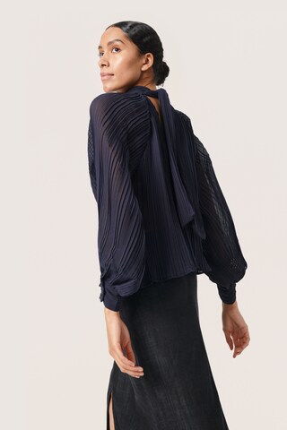 SOAKED IN LUXURY Blouse 'Chrisley ' in Blue